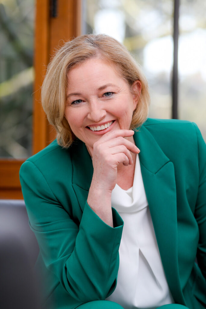 Minister Paulette Lenert Photo of Luxembourg Minister Paulette Lenert wearing green blazer smiling with chin in hand. copyright Luc DEFLORENNE-MSAN