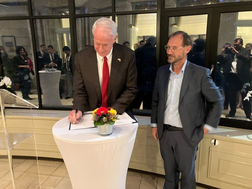 US Lux Leadership MoU signing
